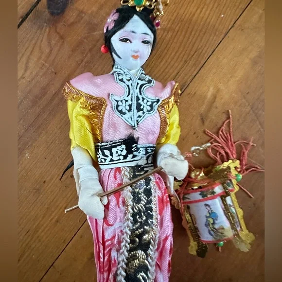 Vintage Asian Doll - Picture 13 of 14